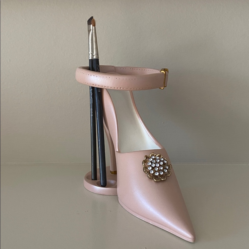 Blush pink brush holder. Hand painted.